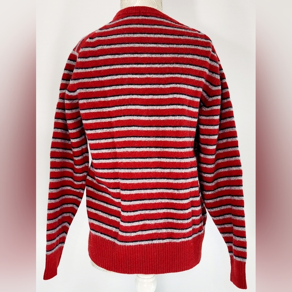 2 Uniqlo Lambswool v-neck sweaters - Picture 11 of 16